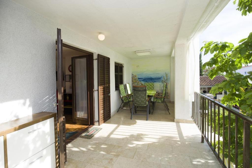 Apartman Laurus Malinska Dış mekan fotoğraf